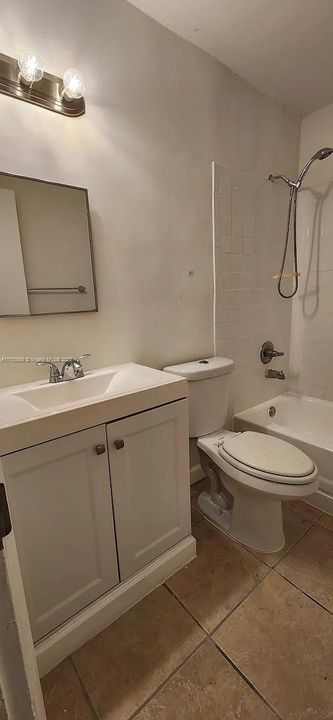 Active With Contract: $1,399 (1 beds, 1 baths, 650 Square Feet)