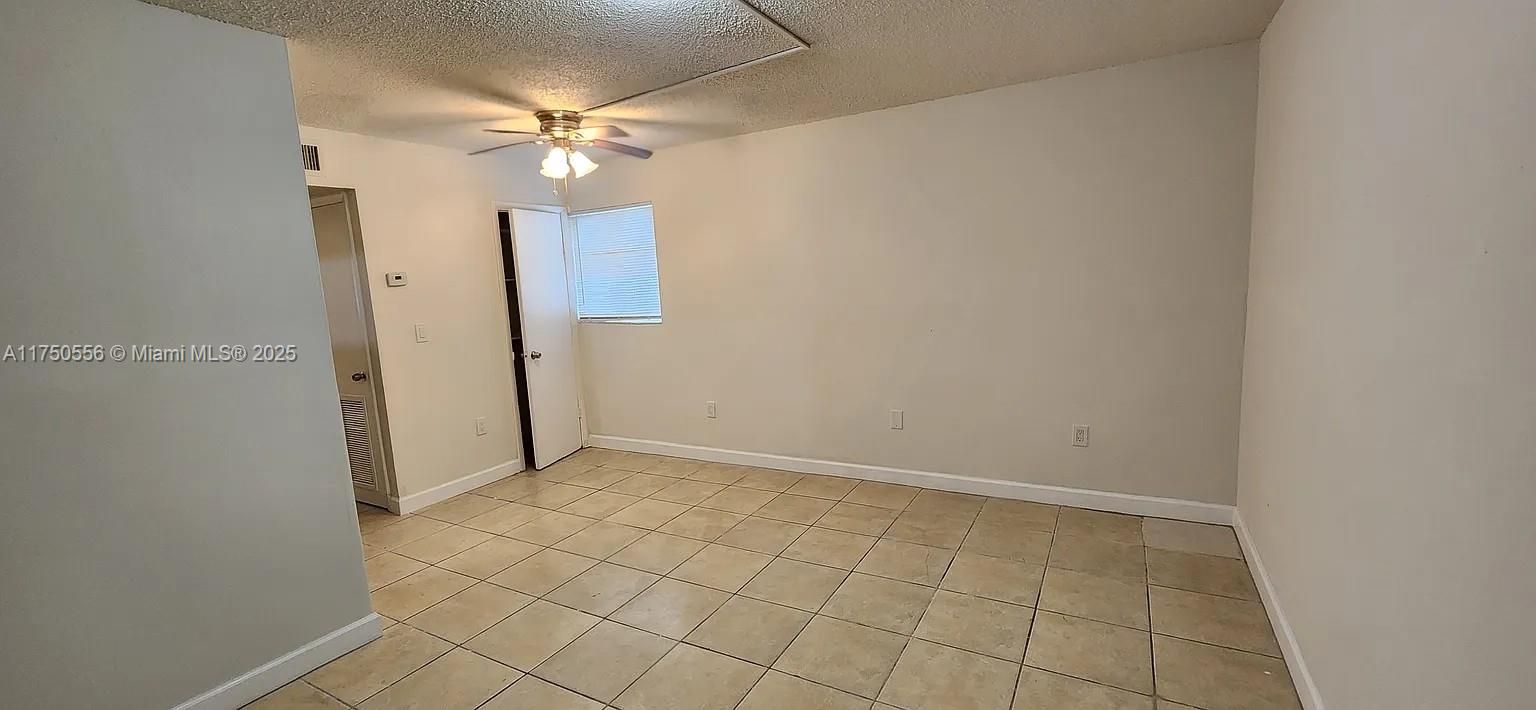 Active With Contract: $1,399 (1 beds, 1 baths, 650 Square Feet)