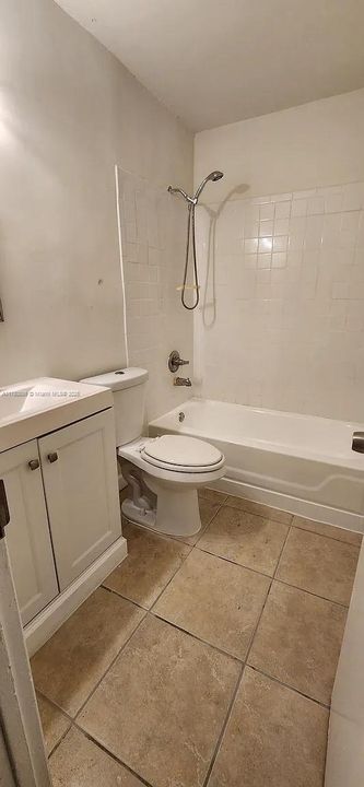 Active With Contract: $1,399 (1 beds, 1 baths, 650 Square Feet)