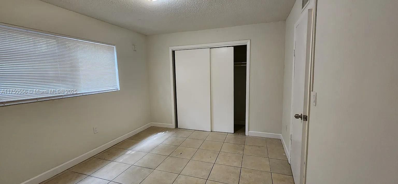 Active With Contract: $1,399 (1 beds, 1 baths, 650 Square Feet)