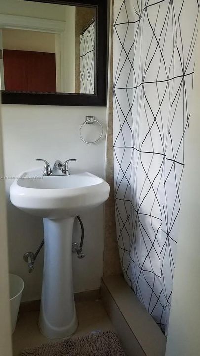 For Rent: $1,150 (0 beds, 1 baths, 310 Square Feet)