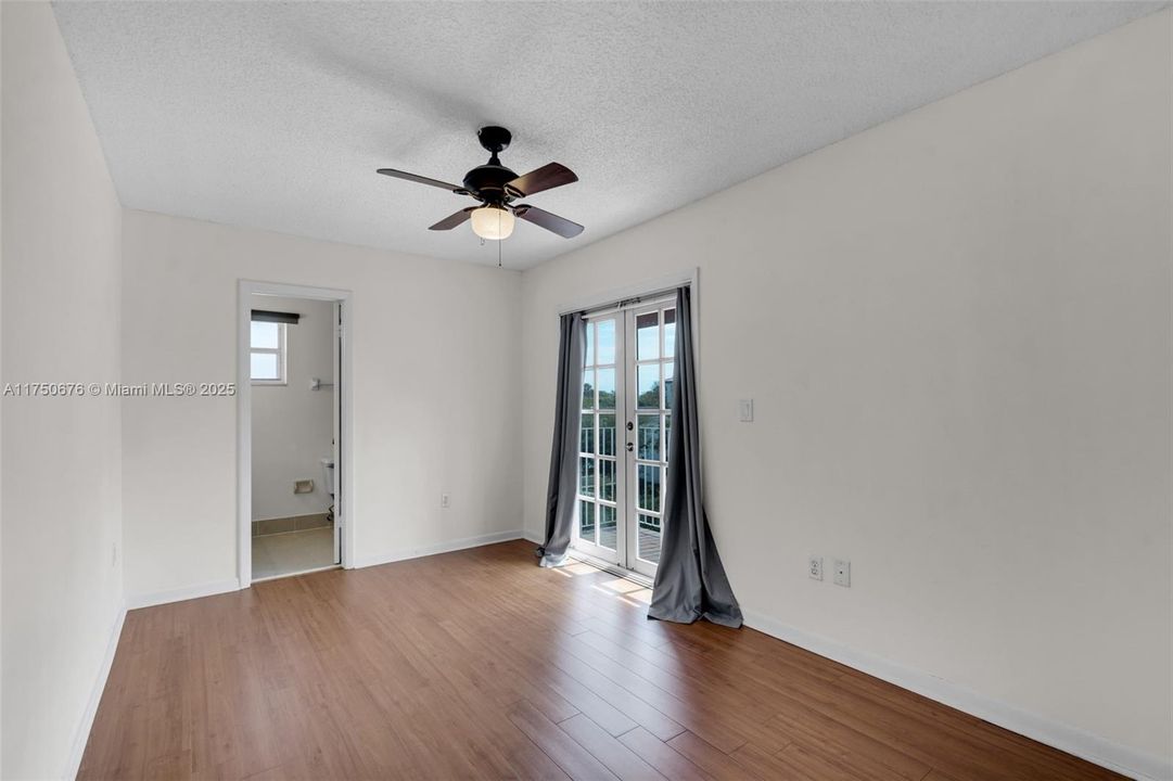 For Sale: $470,000 (2 beds, 2 baths, 950 Square Feet)