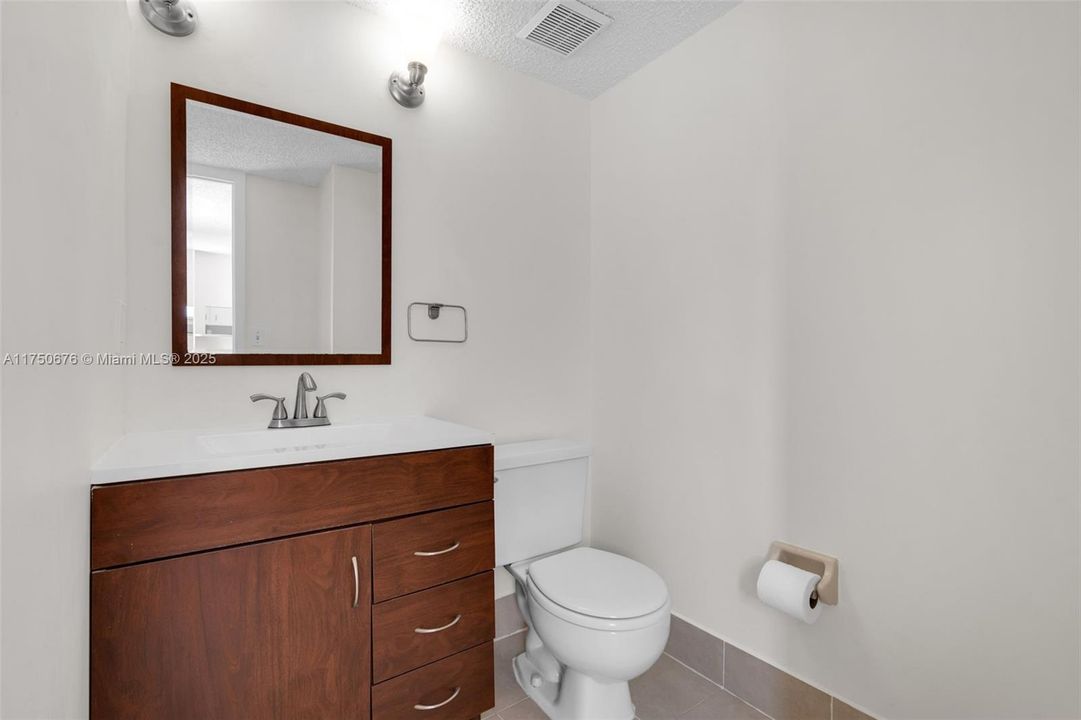 For Sale: $470,000 (2 beds, 2 baths, 950 Square Feet)