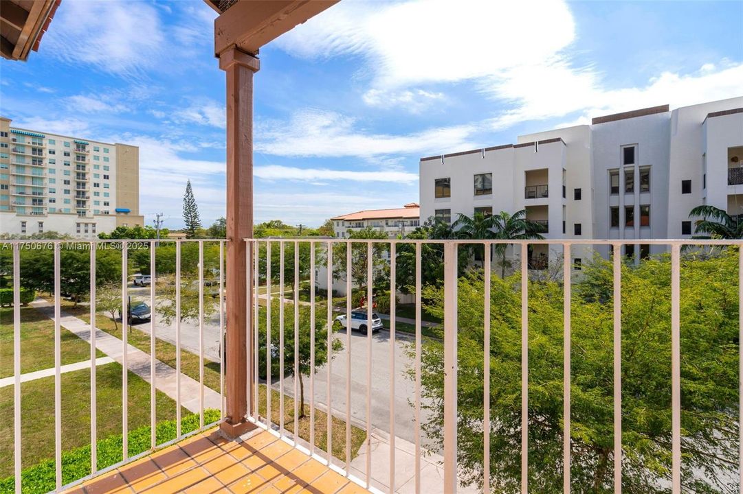 For Sale: $470,000 (2 beds, 2 baths, 950 Square Feet)