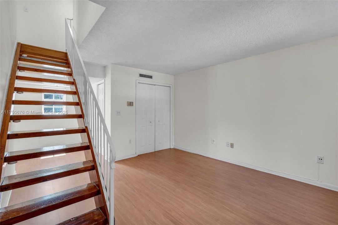 For Sale: $470,000 (2 beds, 2 baths, 950 Square Feet)