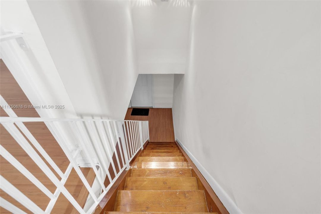 For Sale: $470,000 (2 beds, 2 baths, 950 Square Feet)