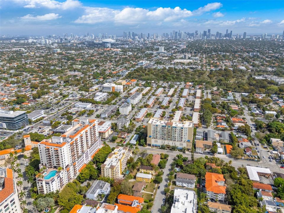 For Sale: $470,000 (2 beds, 2 baths, 950 Square Feet)