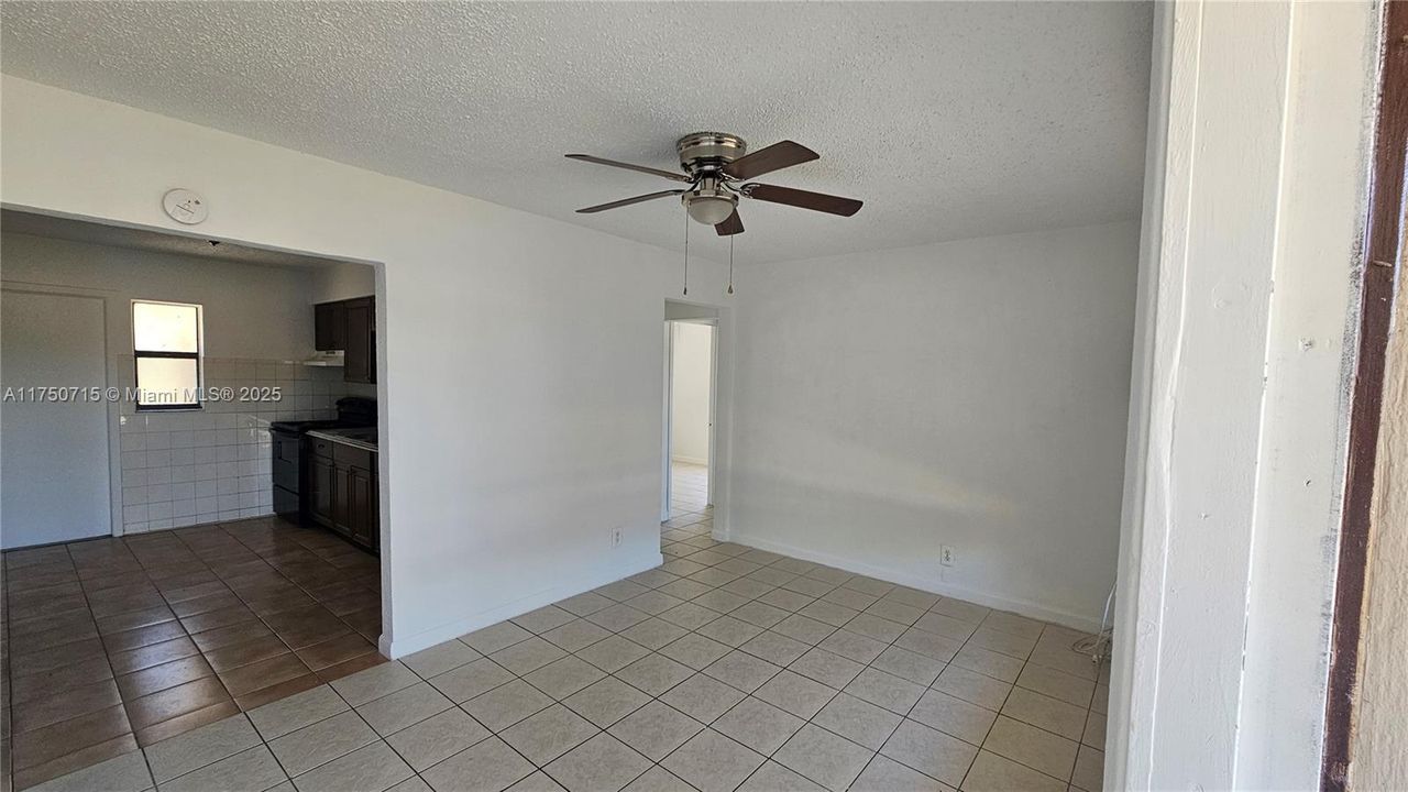 最近租的: $1,600 (2 贝兹, 1 浴室, 715 平方英尺)