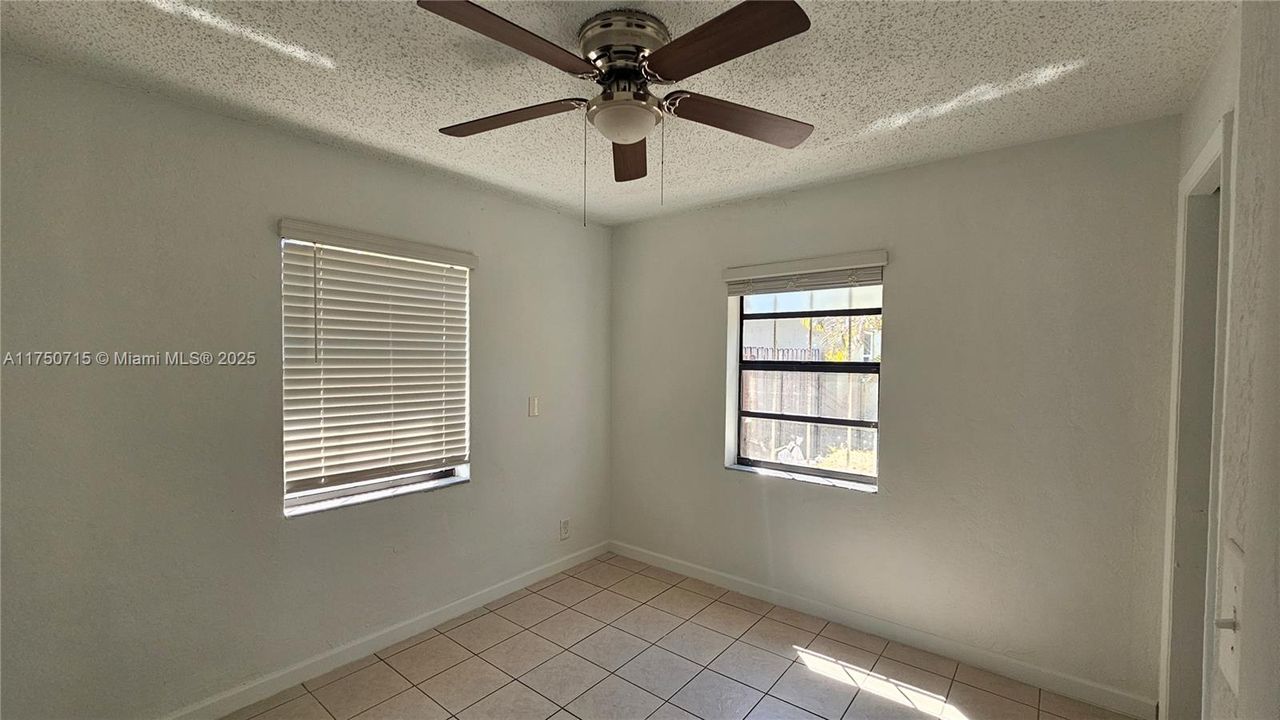 最近租的: $1,600 (2 贝兹, 1 浴室, 715 平方英尺)