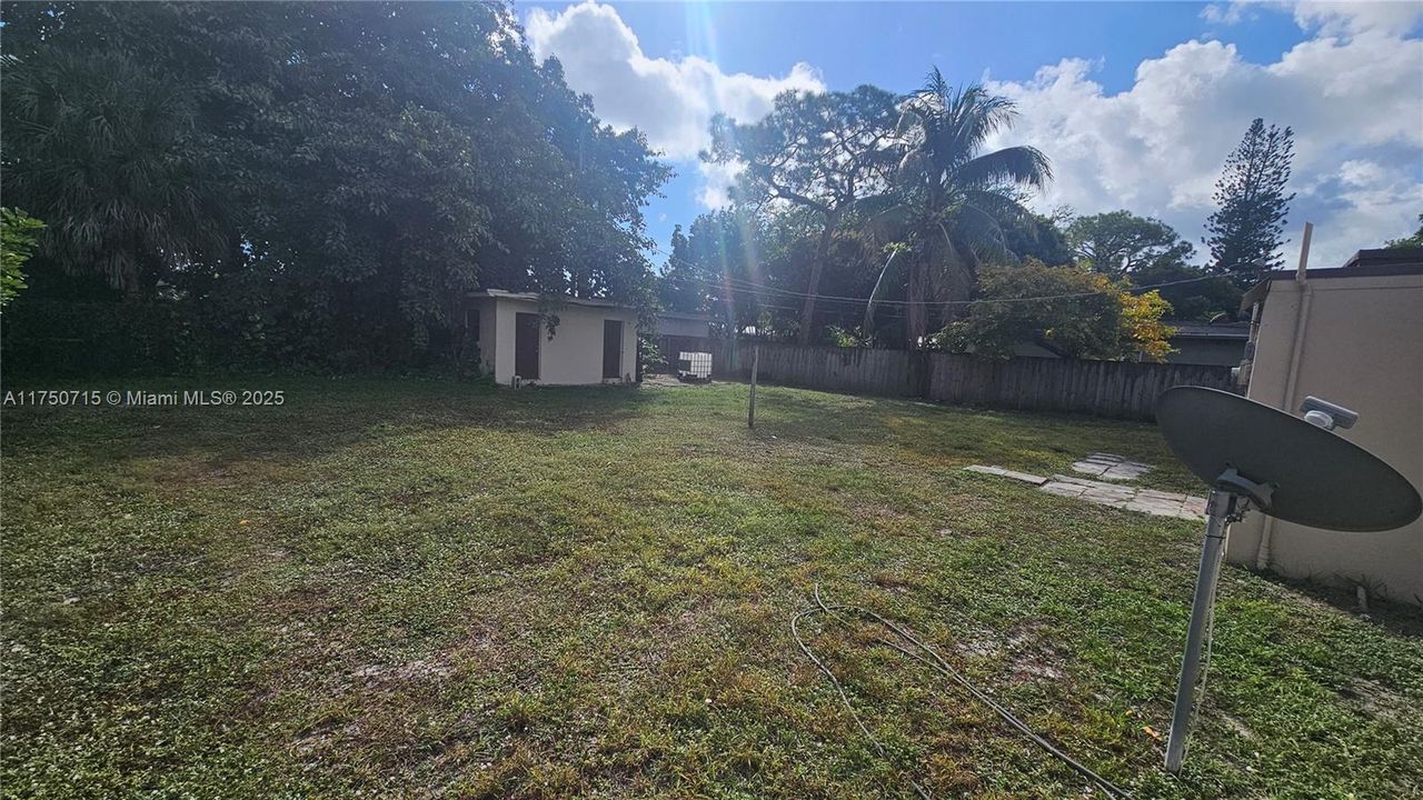 最近租的: $1,600 (2 贝兹, 1 浴室, 715 平方英尺)