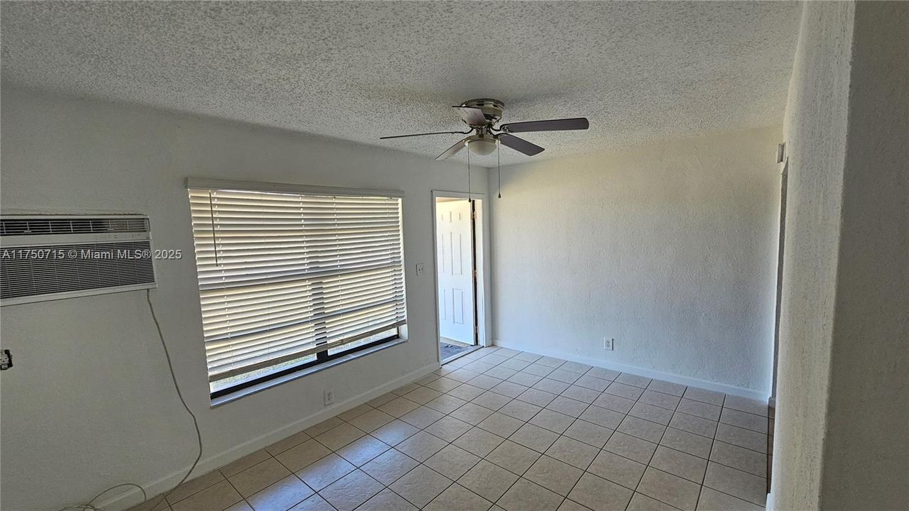 最近租的: $1,600 (2 贝兹, 1 浴室, 715 平方英尺)