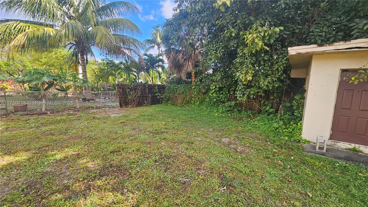 最近租的: $1,600 (2 贝兹, 1 浴室, 715 平方英尺)