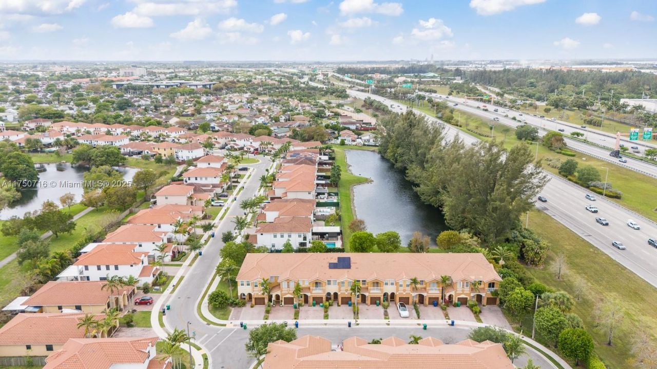 Недавно продано: $600,000 (4 спален, 3 ванн, 1652 Квадратных фут)