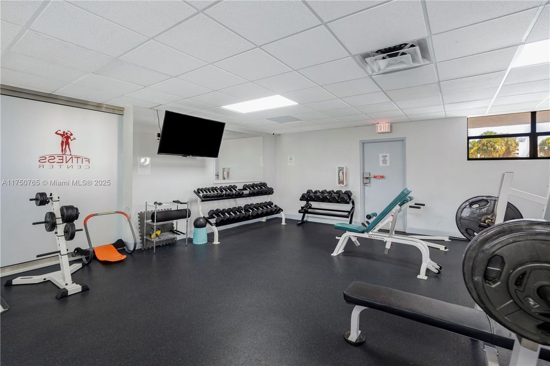 最近售出: $225,000 (1 贝兹, 1 浴室, 1075 平方英尺)