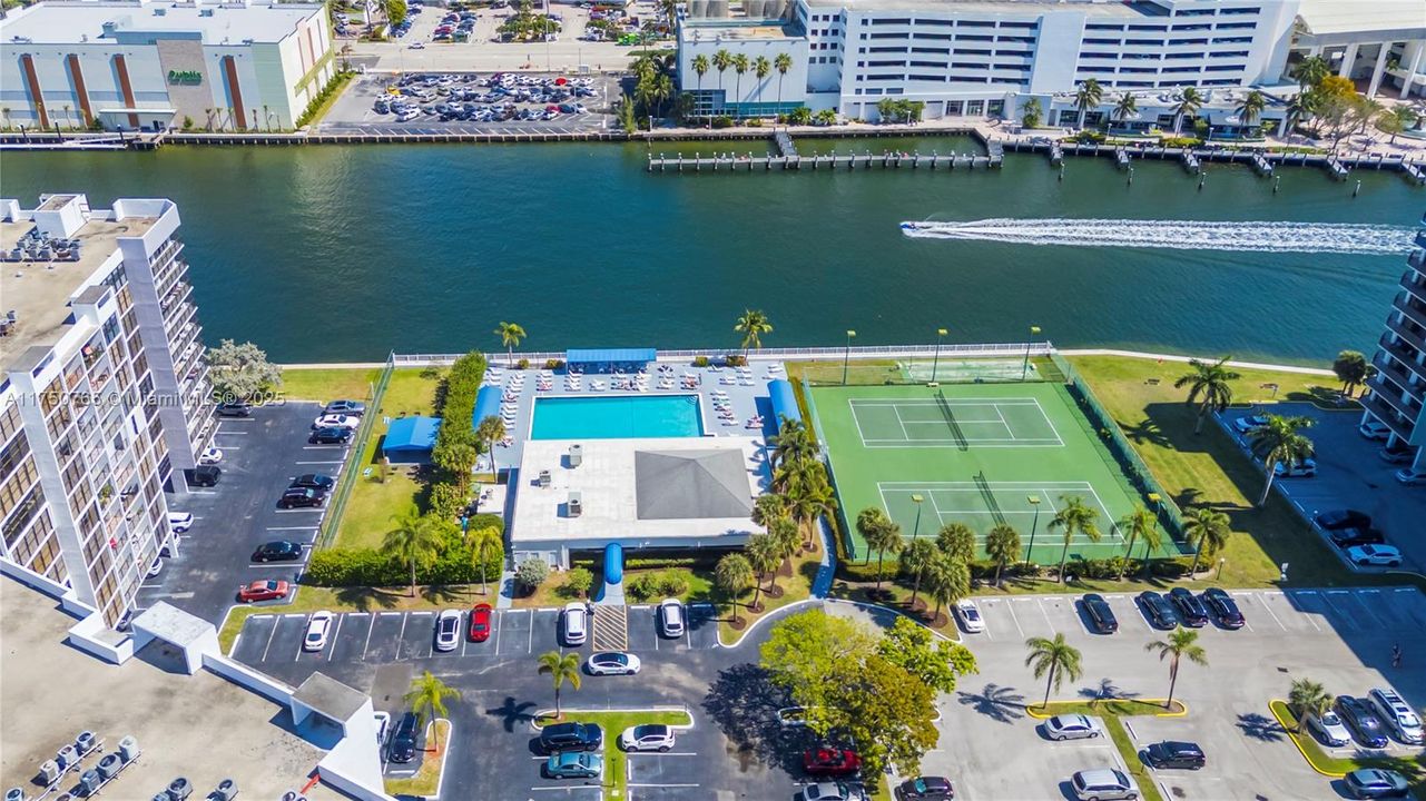 最近售出: $225,000 (1 贝兹, 1 浴室, 1075 平方英尺)