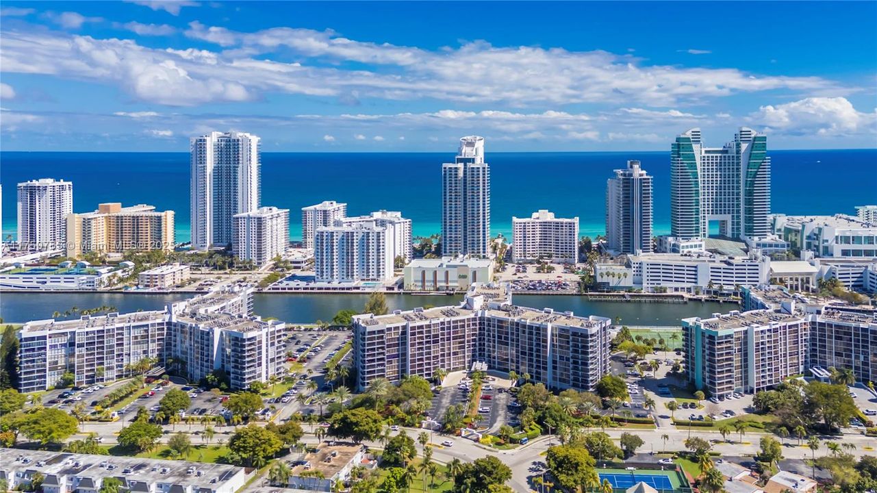 最近售出: $225,000 (1 贝兹, 1 浴室, 1075 平方英尺)