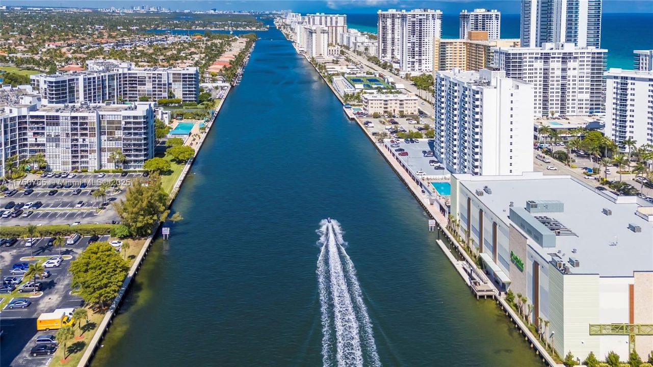 最近售出: $225,000 (1 贝兹, 1 浴室, 1075 平方英尺)