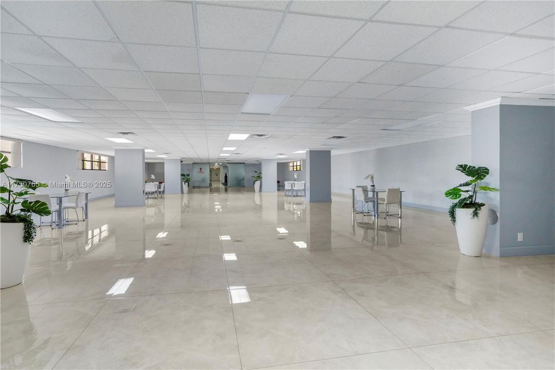 最近售出: $225,000 (1 贝兹, 1 浴室, 1075 平方英尺)