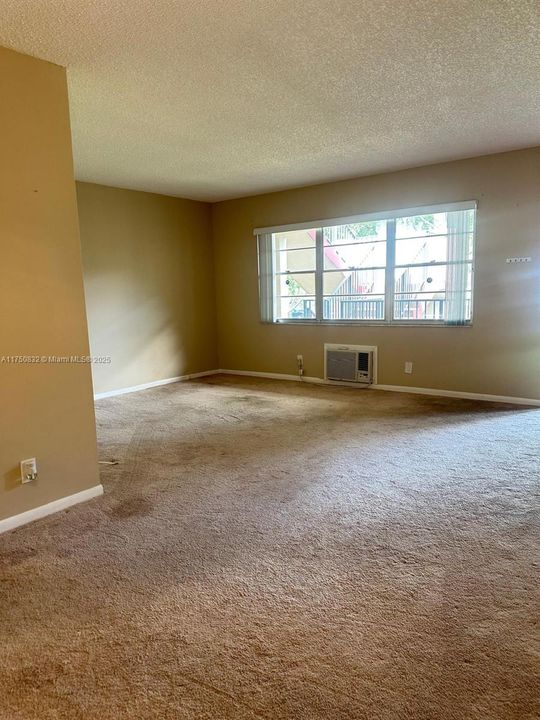 Recientemente alquilado: $1,400 (1 camas, 1 baños, 811 Pies cuadrados)