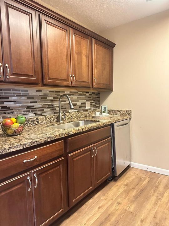 Recientemente alquilado: $1,400 (1 camas, 1 baños, 811 Pies cuadrados)