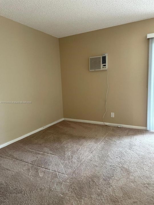 Recientemente alquilado: $1,400 (1 camas, 1 baños, 811 Pies cuadrados)