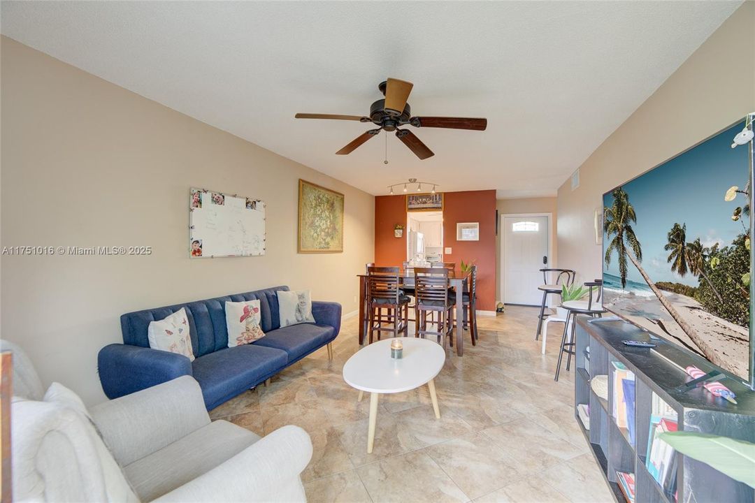 For Sale: $130,000 (1 beds, 1 baths, 710 Square Feet)