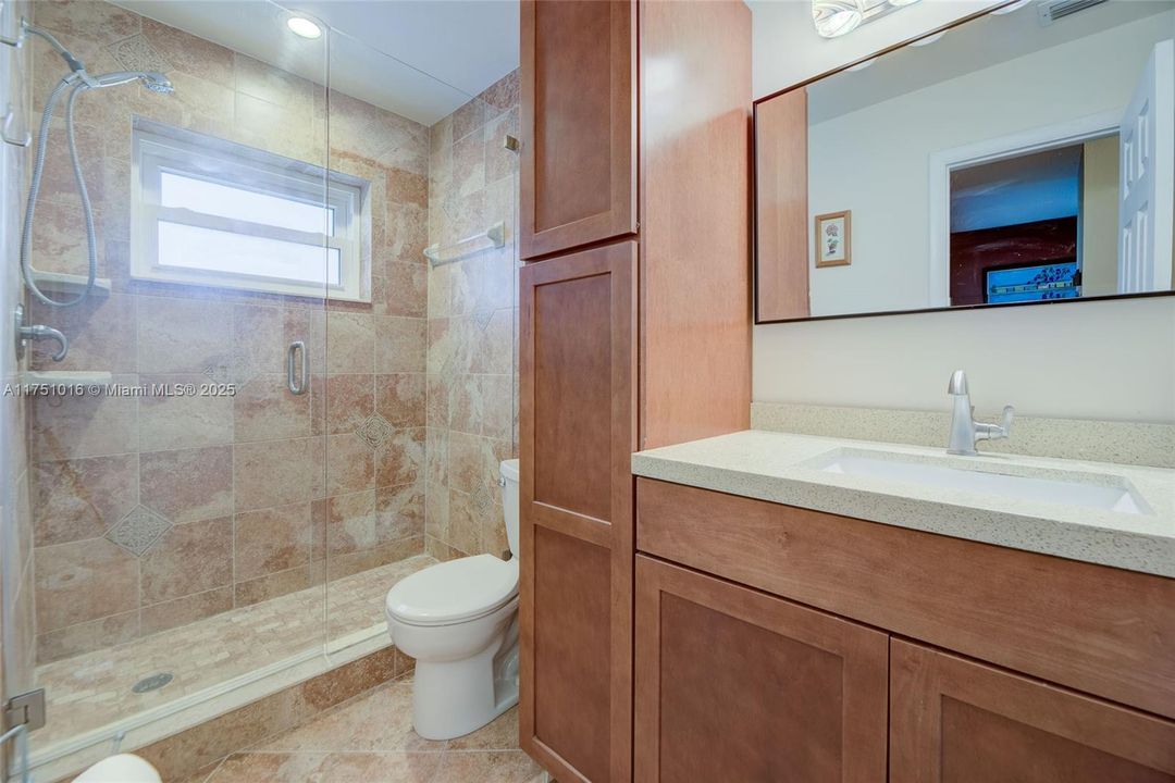 For Sale: $130,000 (1 beds, 1 baths, 710 Square Feet)