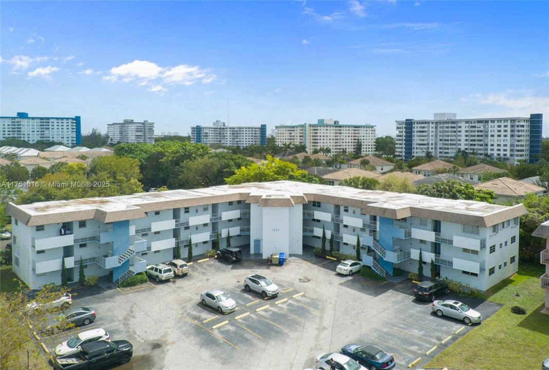 For Sale: $130,000 (1 beds, 1 baths, 710 Square Feet)