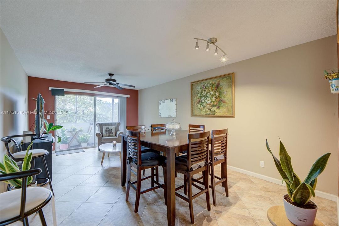 For Sale: $130,000 (1 beds, 1 baths, 710 Square Feet)