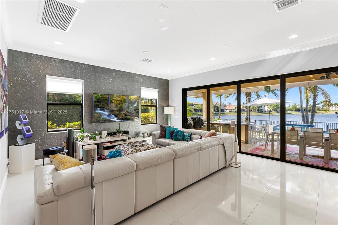 Active With Contract: $1,600,000 (5 beds, 5 baths, 4212 Square Feet)