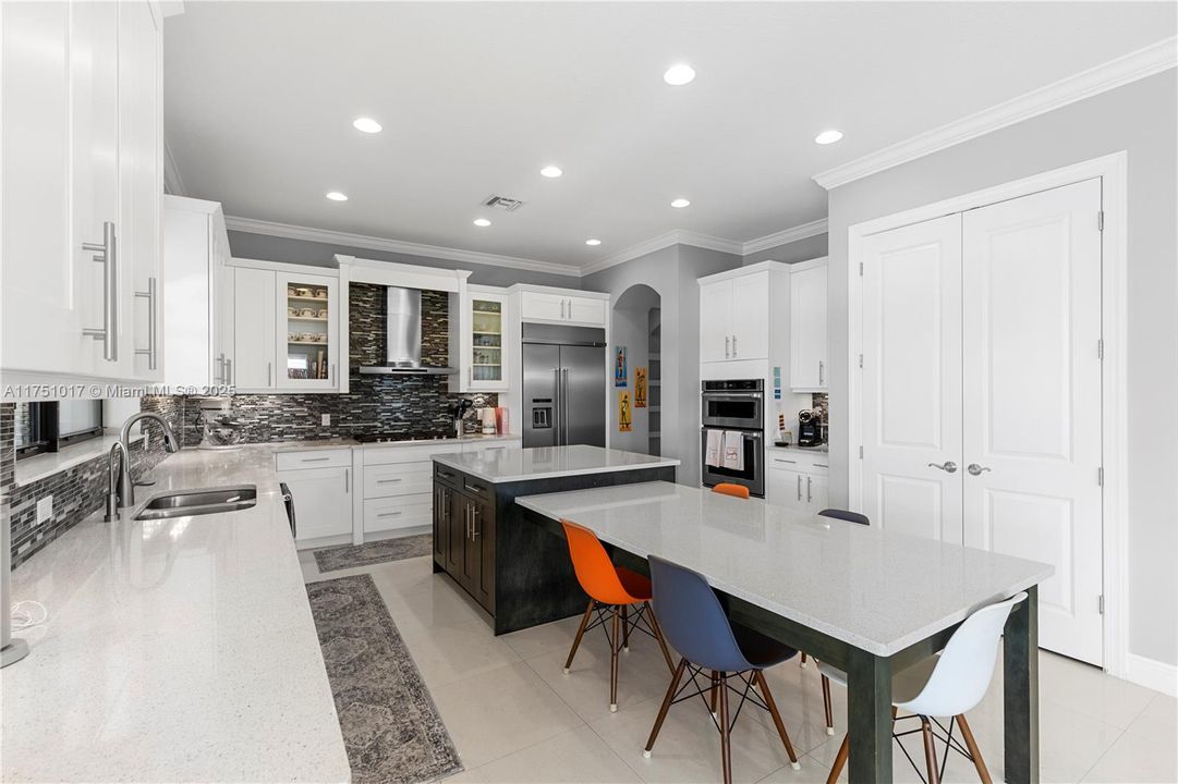 Active With Contract: $1,600,000 (5 beds, 5 baths, 4212 Square Feet)