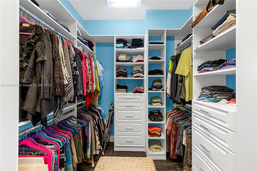 Active With Contract: $1,600,000 (5 beds, 5 baths, 4212 Square Feet)