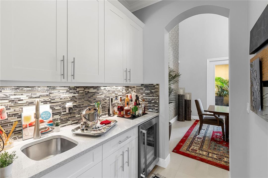 Active With Contract: $1,600,000 (5 beds, 5 baths, 4212 Square Feet)