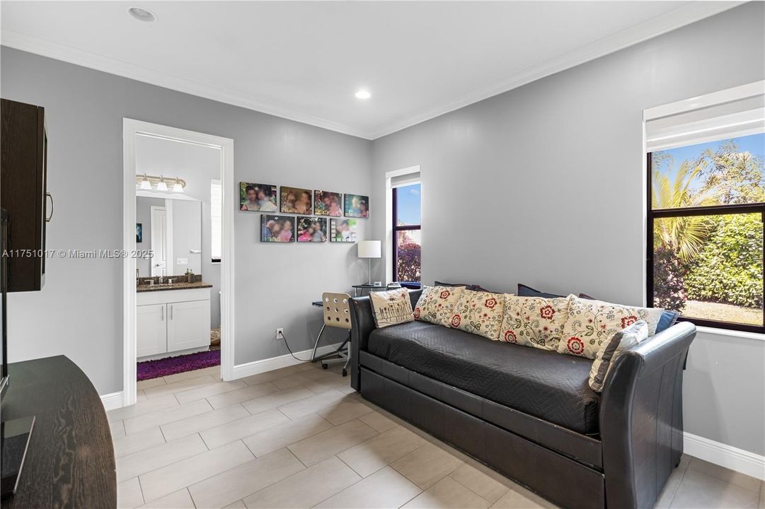 Active With Contract: $1,600,000 (5 beds, 5 baths, 4212 Square Feet)