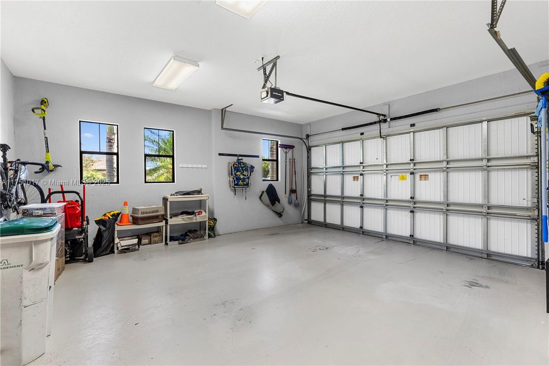 Active With Contract: $1,600,000 (5 beds, 5 baths, 4212 Square Feet)