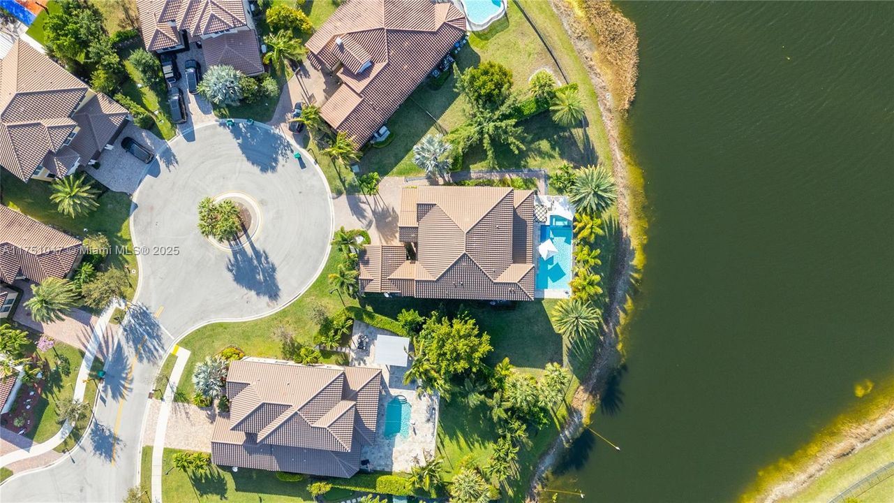 Active With Contract: $1,600,000 (5 beds, 5 baths, 4212 Square Feet)