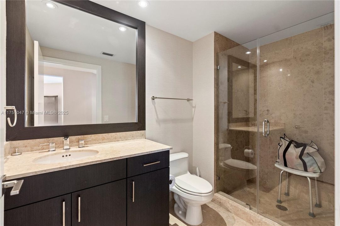 待售: $2,100,000 (2 贝兹, 2 浴室, 1550 平方英尺)