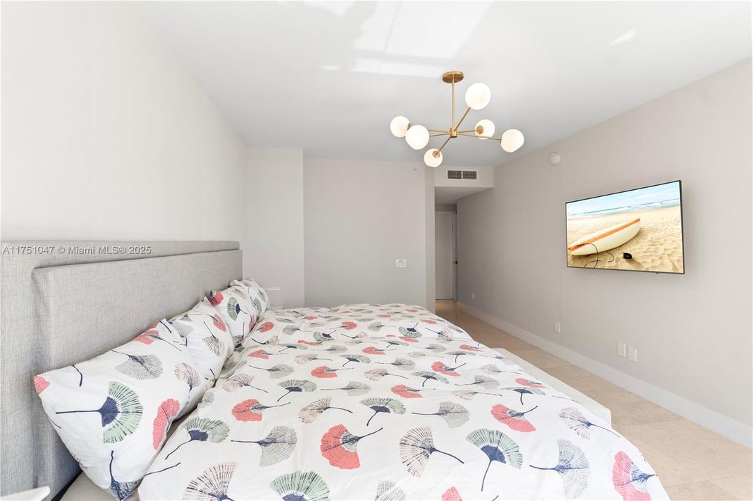 待售: $2,100,000 (2 贝兹, 2 浴室, 1550 平方英尺)