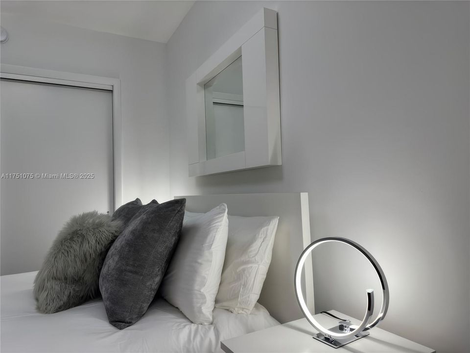 Active With Contract: $1,049,000 (2 beds, 2 baths, 1337 Square Feet)