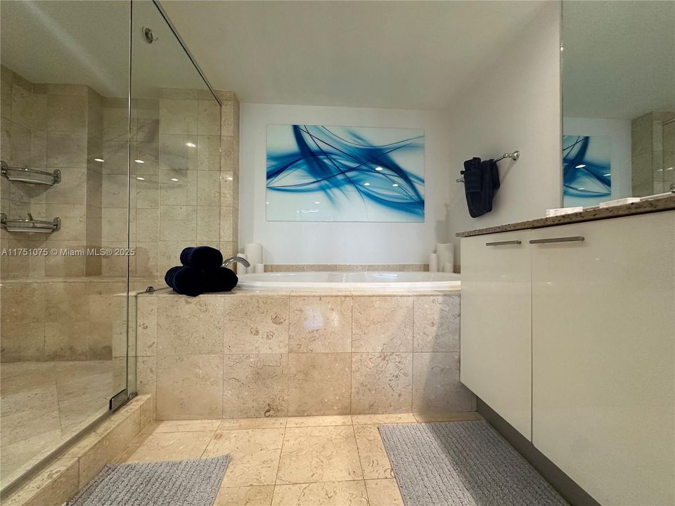 Active With Contract: $1,049,000 (2 beds, 2 baths, 1337 Square Feet)