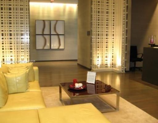 Active With Contract: $1,049,000 (2 beds, 2 baths, 1337 Square Feet)