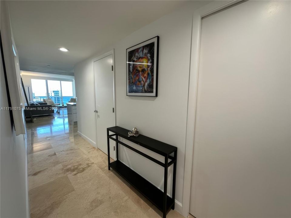 Active With Contract: $1,049,000 (2 beds, 2 baths, 1337 Square Feet)