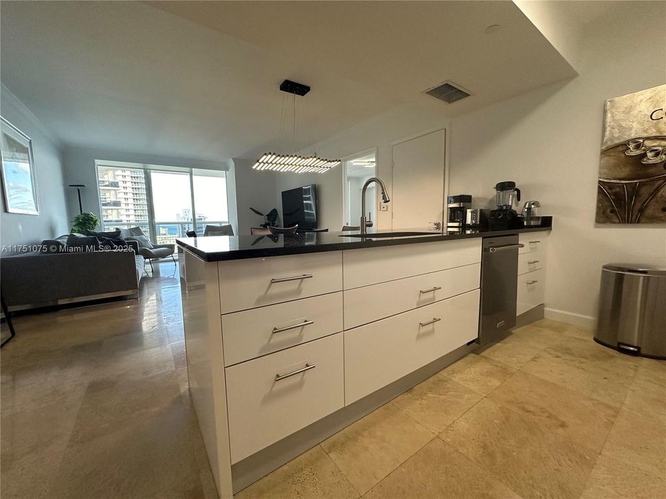 Active With Contract: $1,049,000 (2 beds, 2 baths, 1337 Square Feet)