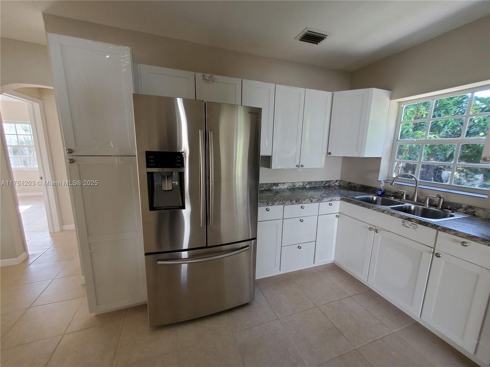 На продажу: $1,600,000 (0 спален, 0 ванн, 1176 Квадратных фут)