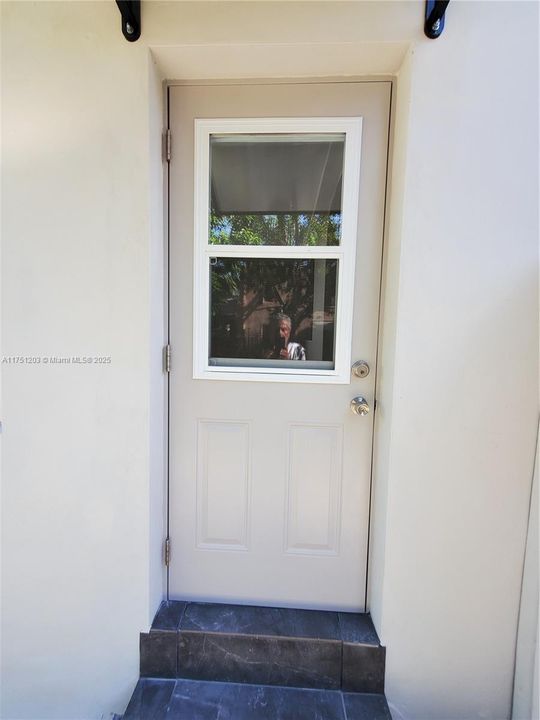 Efficiency Private Entrance