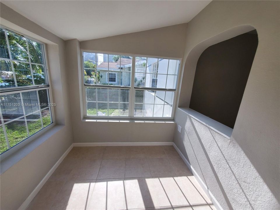 На продажу: $1,600,000 (0 спален, 0 ванн, 1176 Квадратных фут)