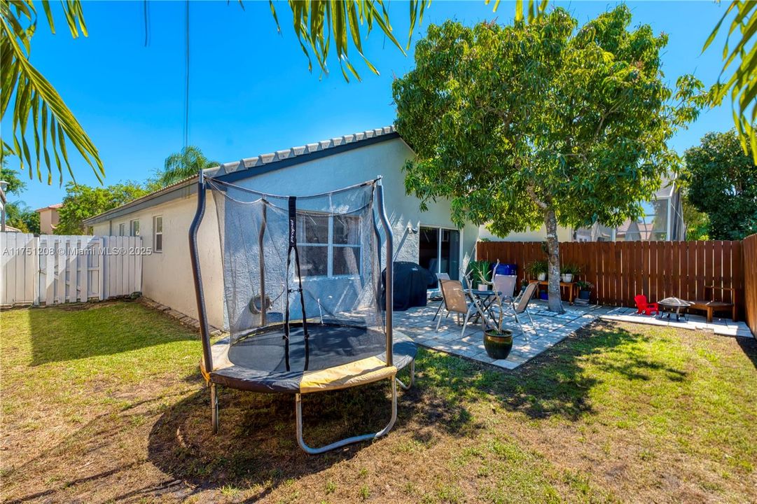 Recently Sold: $500,000 (3 beds, 2 baths, 1221 Square Feet)