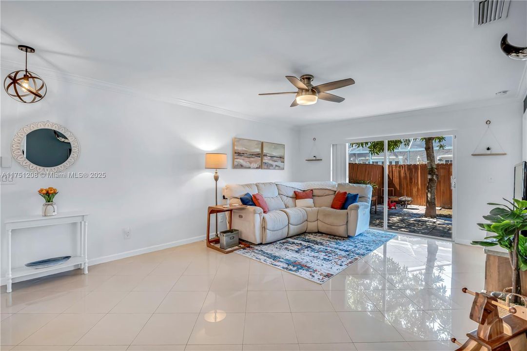 Recently Sold: $500,000 (3 beds, 2 baths, 1221 Square Feet)