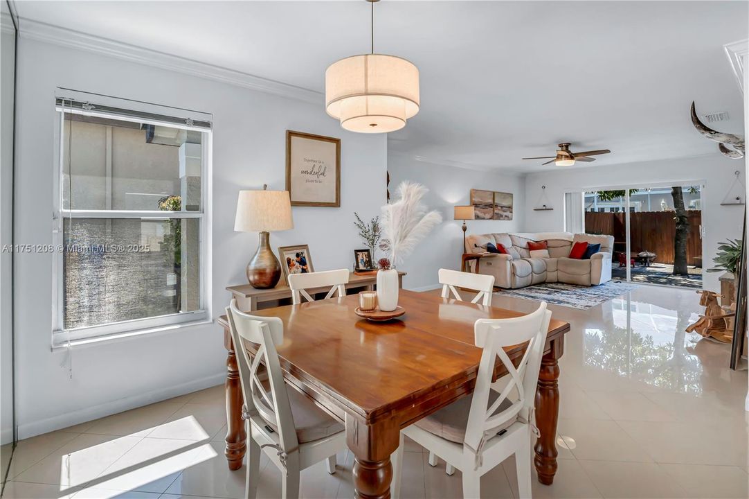 Recently Sold: $500,000 (3 beds, 2 baths, 1221 Square Feet)