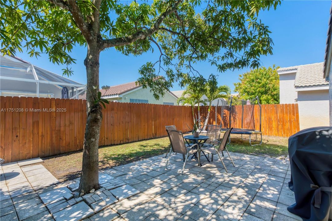 Recently Sold: $500,000 (3 beds, 2 baths, 1221 Square Feet)